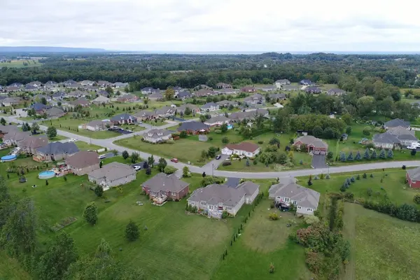 18 Maple DR, Wasaga Beach, ON L9Z 0A7