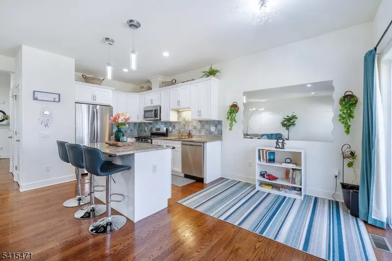 8 Watersedge Dr, Parsippany-troy Hills Twp., NJ 07005