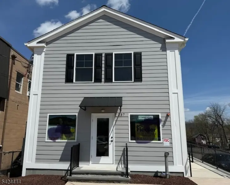 237 Main St, Hackettstown Town, NJ 07840