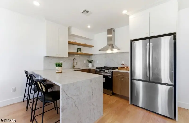 113 Oak St #2, Jersey City, NJ 07304