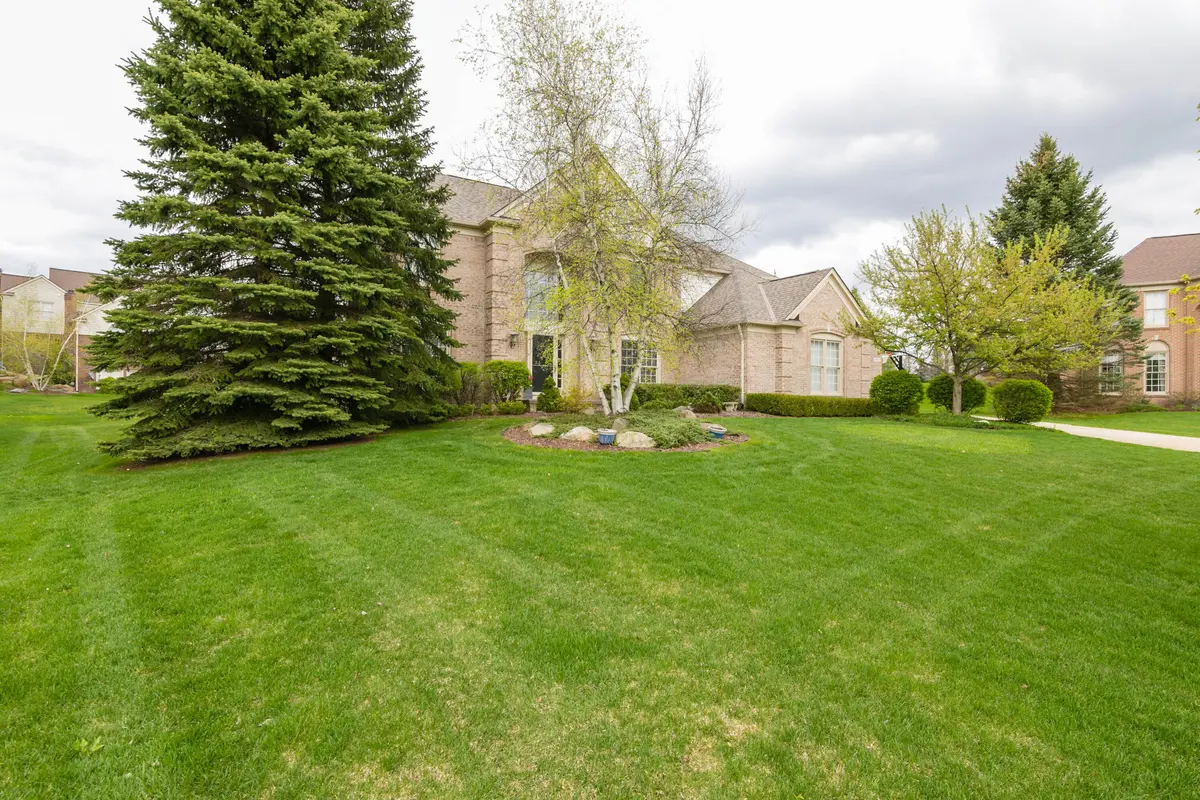 4949 Lexington CT, Oakland Twp, MI 48306