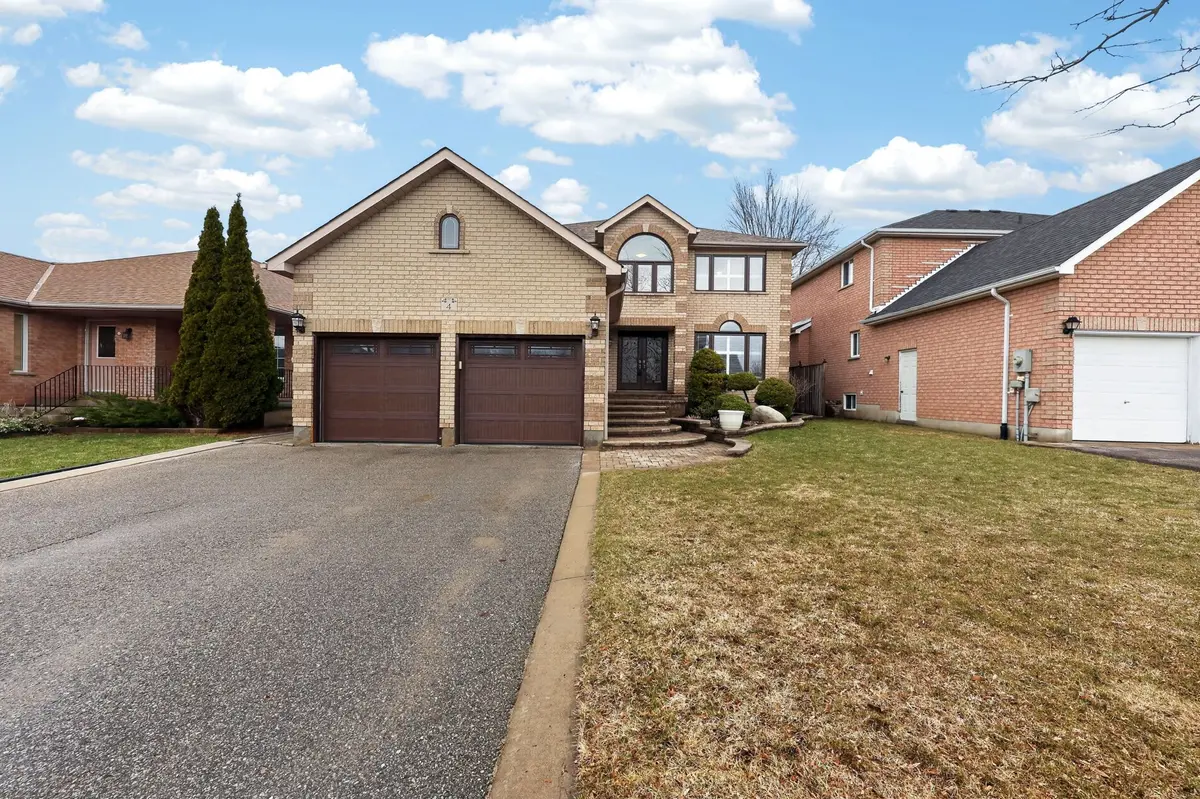 4 Chantal ST, Barrie, ON L4N 9S4