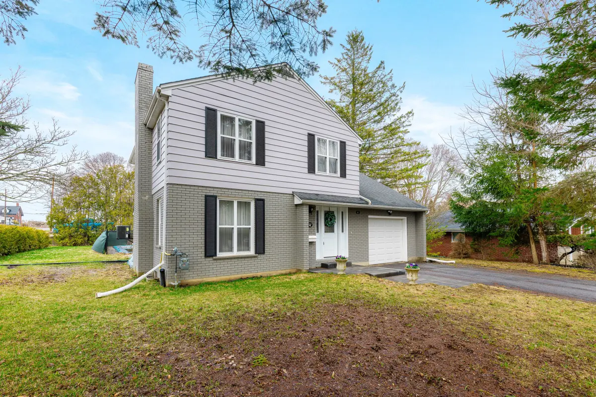 4 Baxter DR, Brockville, ON K6V 3T8