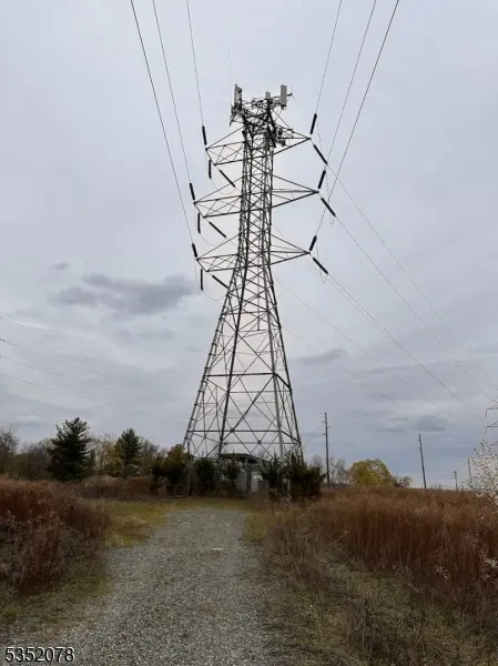 29 Royal Rd, Raritan Twp., NJ 08822