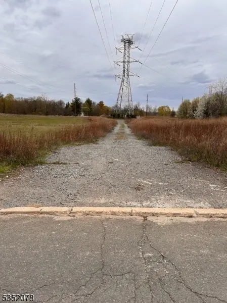 29 Royal Rd, Raritan Twp., NJ 08822