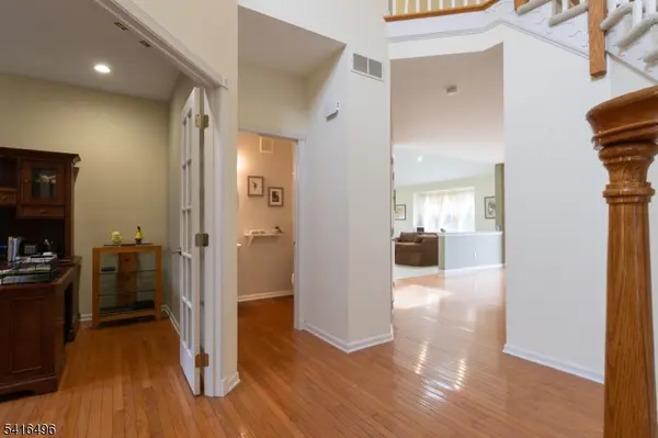 16 Steeplechase Lane, Franklin Twp., NJ 08802