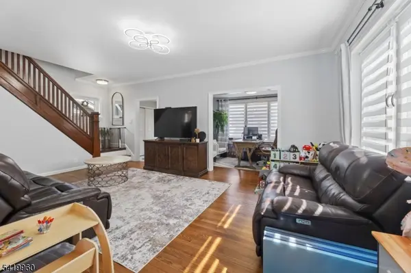 77 Scrivens St, Totowa Boro, NJ 07512