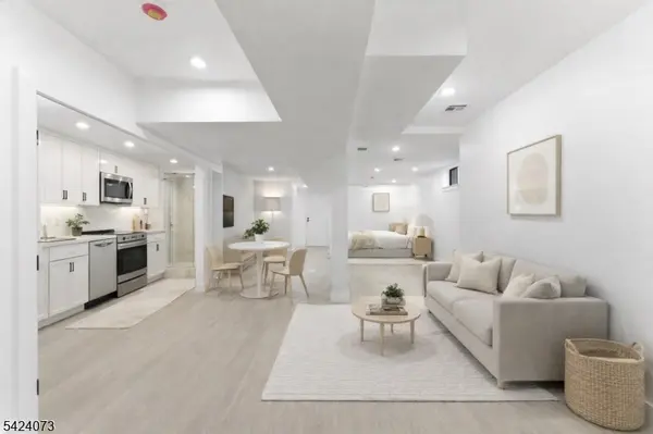 113 Oak St #1, Jersey City, NJ 07304