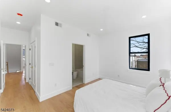 113 Oak St #1, Jersey City, NJ 07304