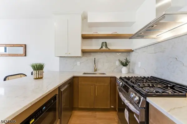 113 Oak St #2, Jersey City, NJ 07304