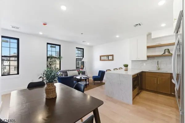 113 Oak St #2, Jersey City, NJ 07304