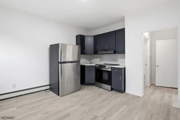 84 Center St #2, Clifton City, NJ 07011