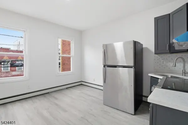 84 Center St #2, Clifton City, NJ 07011