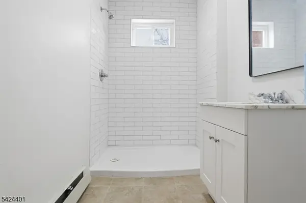 84 Center St #2, Clifton City, NJ 07011