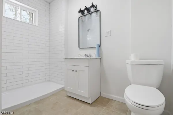 84 Center St #2, Clifton City, NJ 07011