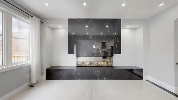 642 Sweetwater CRES, Newmarket, ON L3X 0H5