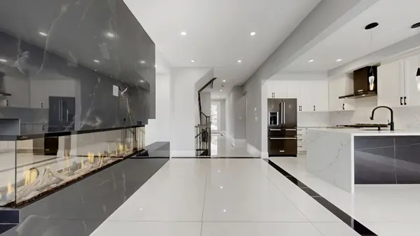 642 Sweetwater CRES, Newmarket, ON L3X 0H5