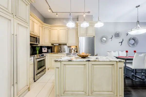 37 Galleria Pkwy #UPH2, Markham, ON L3T 0A5