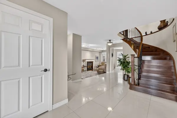 4 Chantal ST, Barrie, ON L4N 9S4