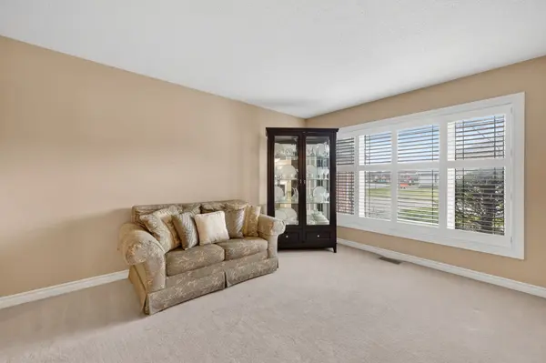 4 Chantal ST, Barrie, ON L4N 9S4