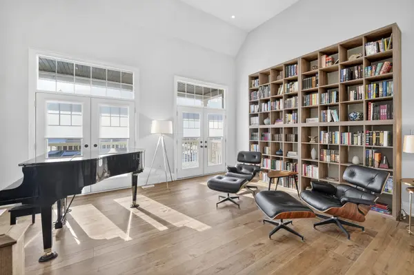 3329 Vernon Powell DR, Oakville, ON L6H 0Y4