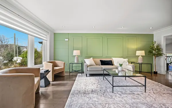 1207 Pinegrove RD, Oakville, ON L6L 2W8