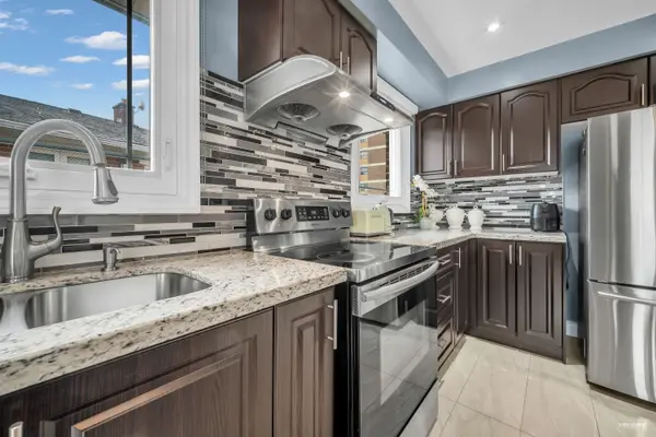 24 Goldcrest BLVD, Toronto W04, ON M6L 2X5