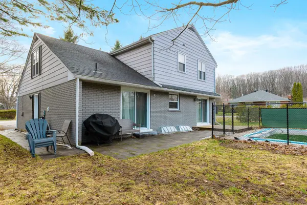 4 Baxter DR, Brockville, ON K6V 3T8