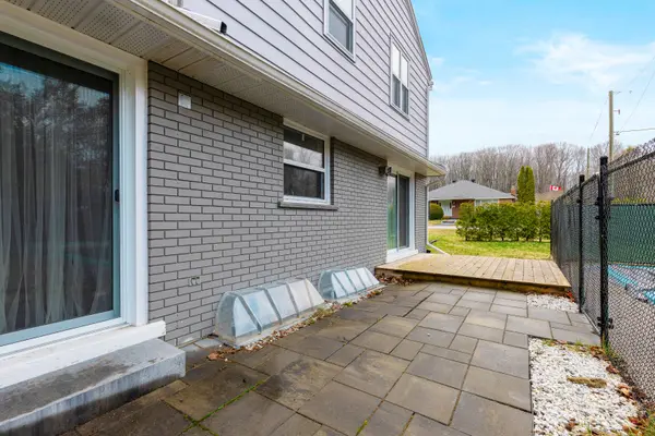 4 Baxter DR, Brockville, ON K6V 3T8