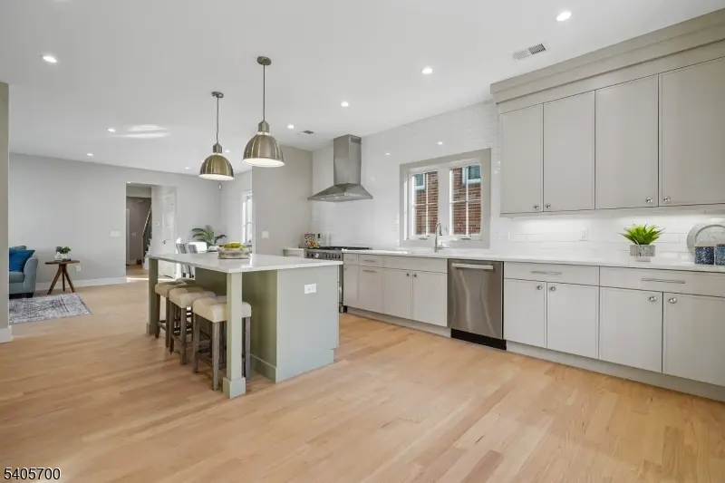 8 Willow St, Millburn Twp., NJ 07041