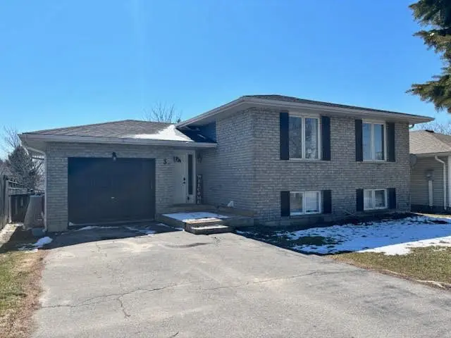 3 1st AVE #Lower, Prince Edward County, ON K0K 3L0