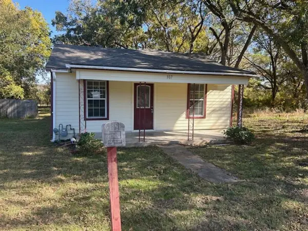 307 S Jernigan Street, Bells, TX 75414