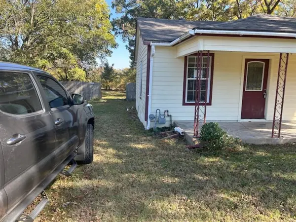 307 S Jernigan Street, Bells, TX 75414