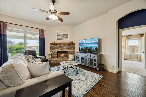 203 Oakcrest Drive, Justin, TX 76247