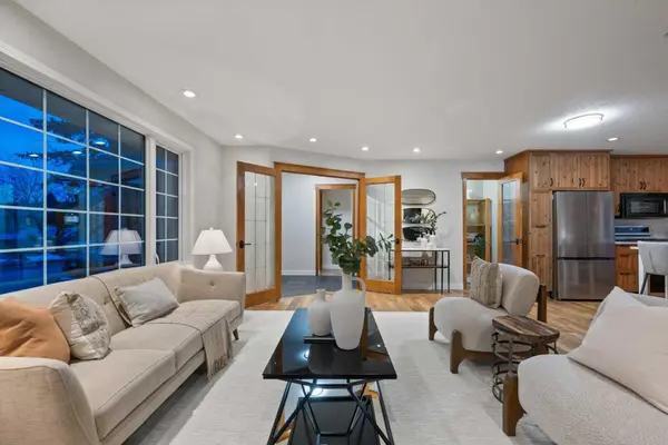 1428 Lake Michigan CRES SE, Calgary, AB T2J 3G1