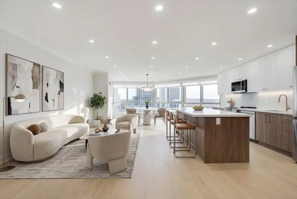 5 Weldrick RD W #703, Richmond Hill, ON L4C 8S9