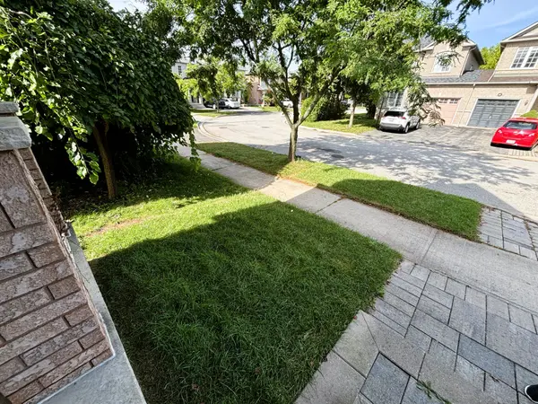 486 Delphine DR, Burlington, ON L7L 6W8