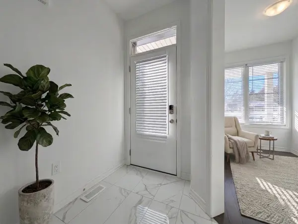 3125 Mulberry LN, Pickering, ON L1X 0N9