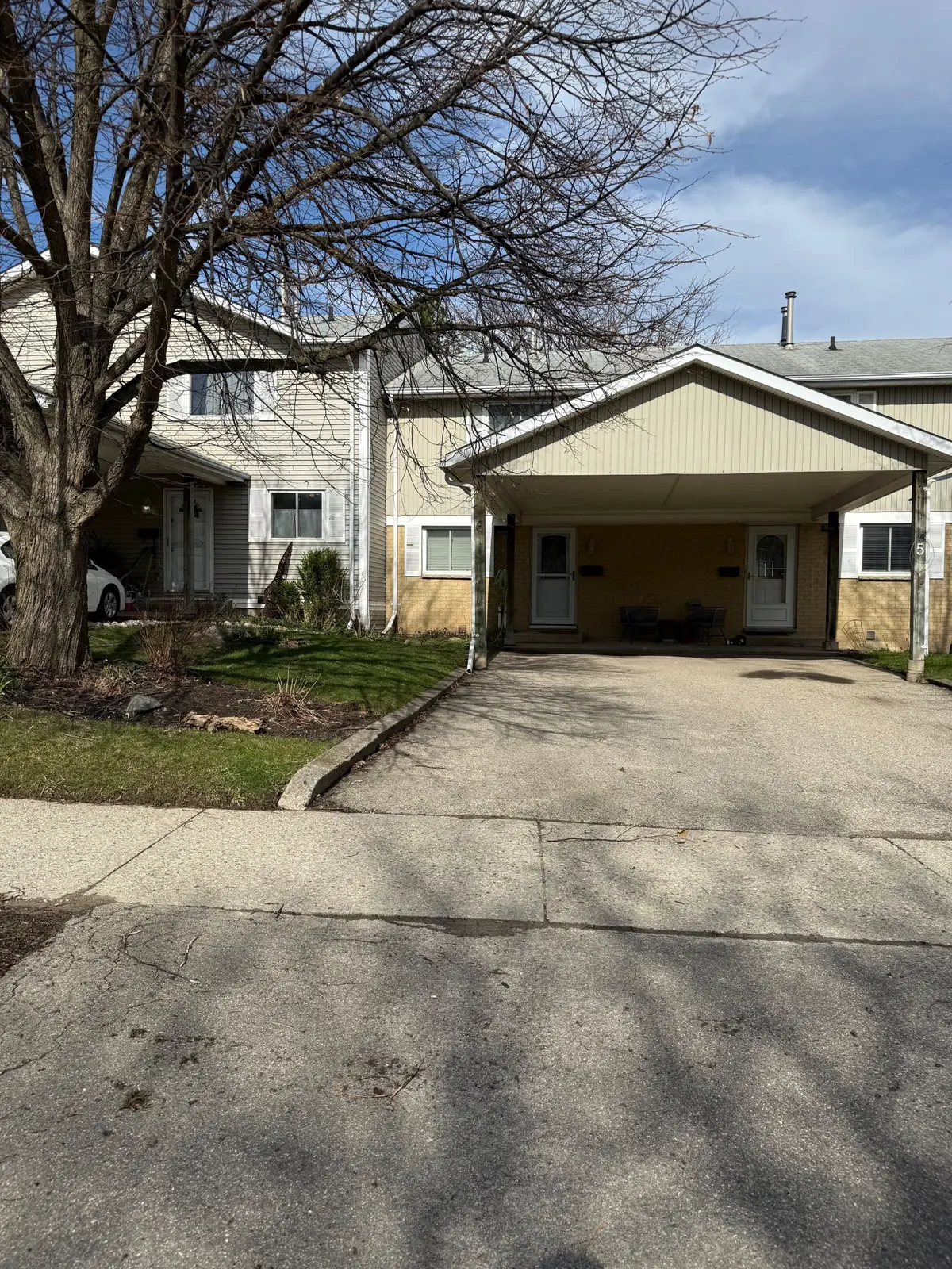 255 Northlake DR #6, Waterloo, ON N2V 1Z2