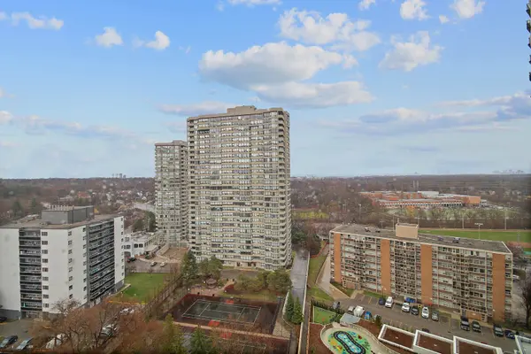 25 Cordova AVE #1404, Toronto W08, ON M9A 0E5