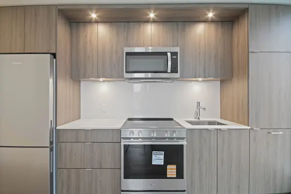 25 Cordova AVE #1404, Toronto W08, ON M9A 0E5