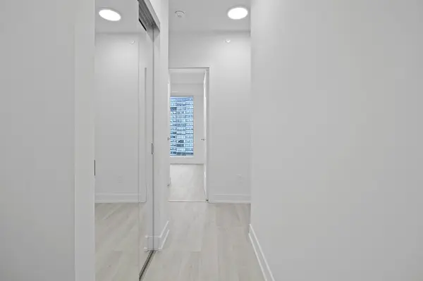 25 Cordova AVE #1704, Toronto W08, ON M9A 0E5