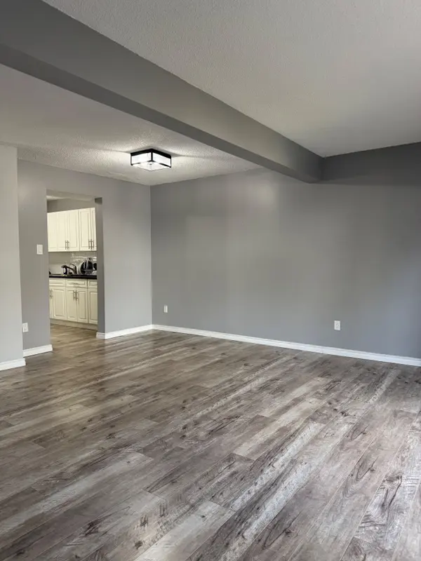 255 Northlake DR #6, Waterloo, ON N2V 1Z2