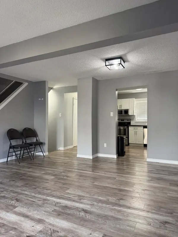 255 Northlake DR #6, Waterloo, ON N2V 1Z2