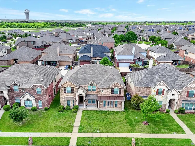 127 Lake Trail Drive, Red Oak, TX 75154