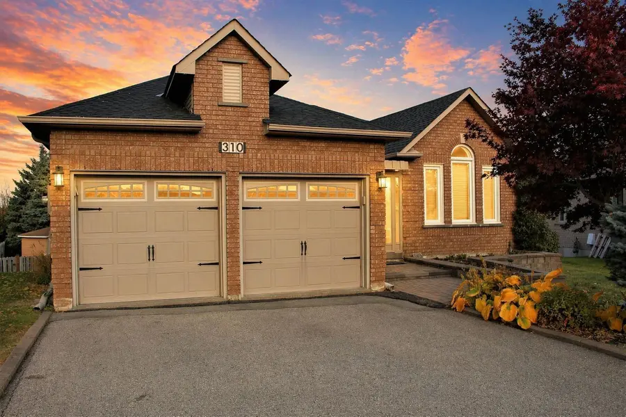310 Chambers CRES, Newmarket, ON L3X 1T2
