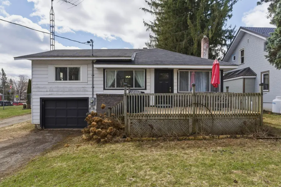 18 Quabbin RD, Front Of Yonge, ON K0E 1R0