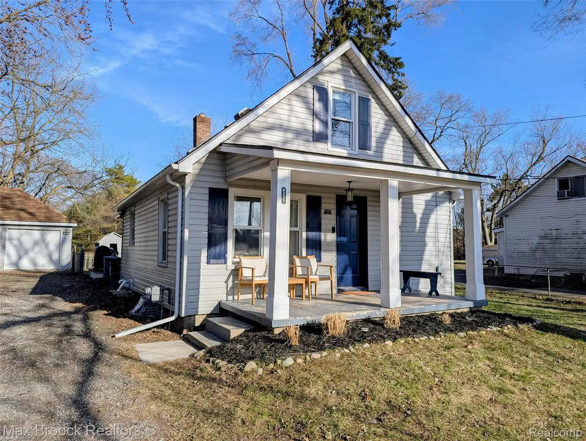 6227 Clarkston RD, Independence Charter Township, MI 48346