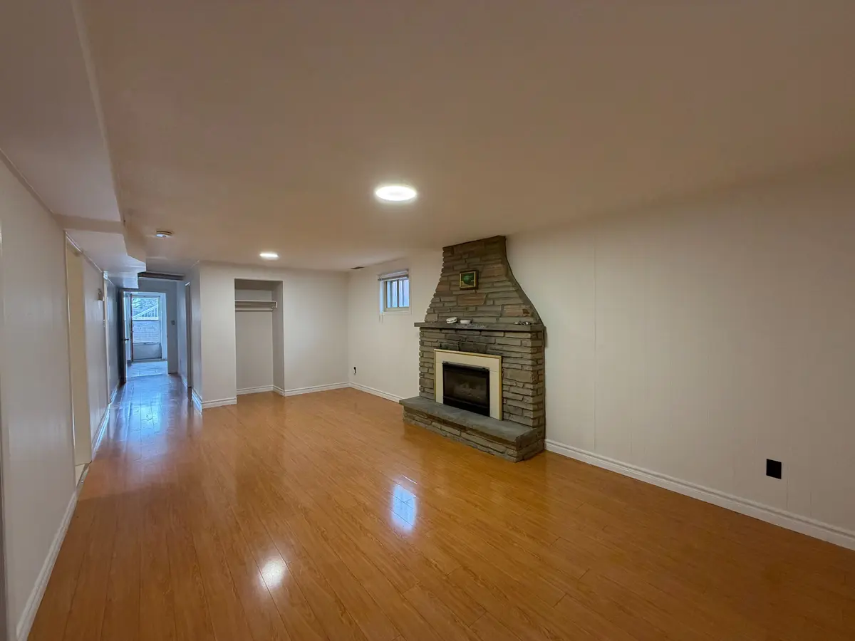 98 Van Horne AVE #Lower unit, Toronto C15, ON M2J 2T1