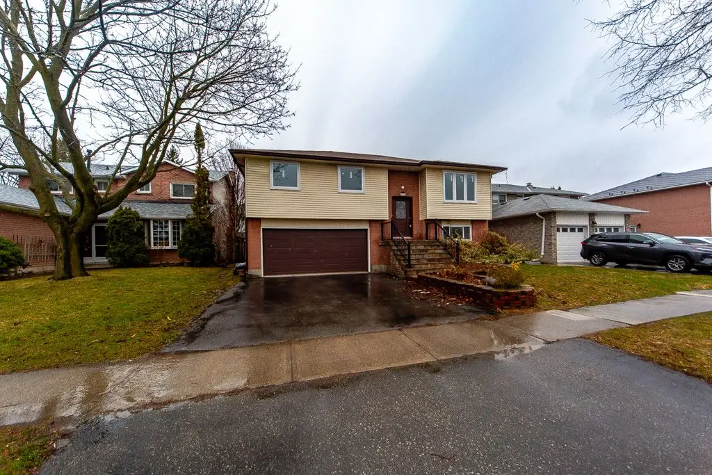27 Bruntsfield ST, Clarington, ON L1E 1B7